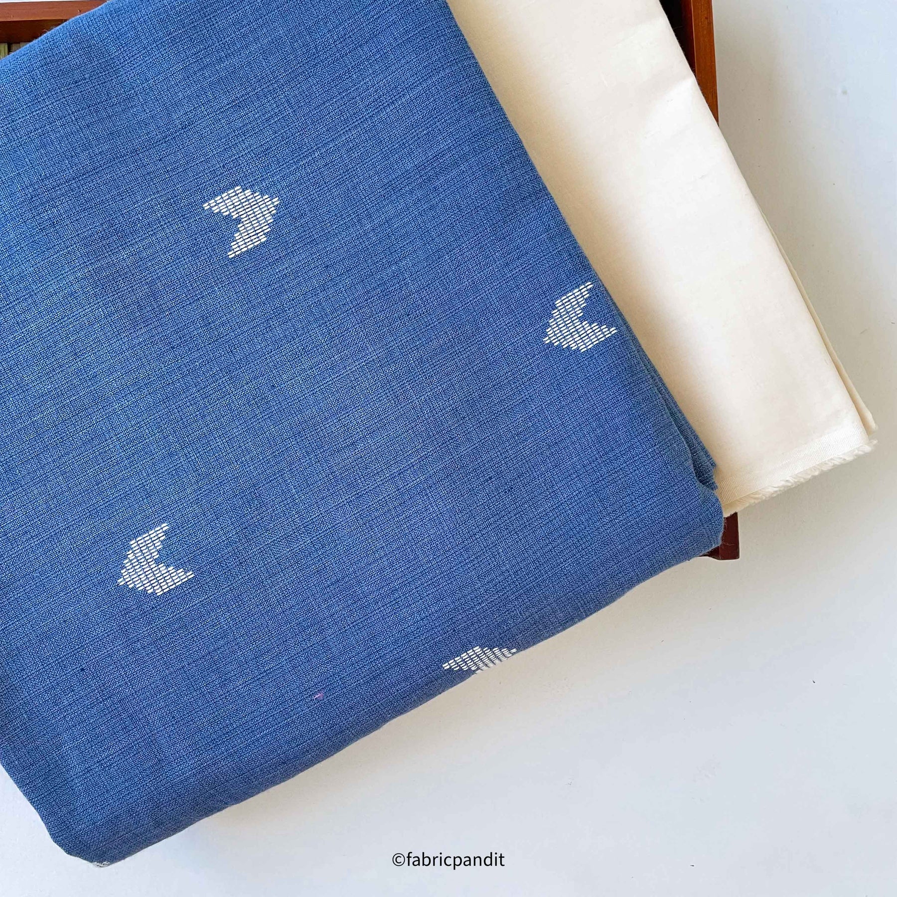 200 Gsm Weight Washable Indigo Blue Plain Denim Unstitched Fabric at Best  Price in Yavatmal | Raymond Uco Denim Pvt. Ltd.